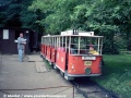 Závěrem zavítáme do zoologické zahrady, kde také jezdí jedna jedenáctka. Souprava vozů ev.č.385+607+853 byla zachycena před odjezdem ze své jediné zastávky. | 18.7.1998