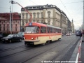 Cvičný vůz T3 ev.č.5501 projíždí přes Karlovo náměstí. Na pozadí probíhá údržba sloupu veřejného osvětlení v dlouholeté proluce, která je však dnes již zastavěna. Rovněž tak vůz T3 ev.č.5501 již na našich kolejích nepotkáme | 11.12.1997