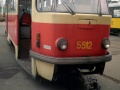 Čelní pohled na rozebíraný vůz T3 ev.č.5512 (ex ev.č.6207) | 18.2.1998