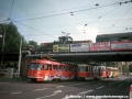 Běžné setkání na Výtoni: Soupravy tramvají typu T3 ev.č.6496+6561 na lince 21 a ev.č.6623+6624 na lince 16 podjíždějí pod železničním mostem, po kterém veze vlak lokomotiva č.110.002 | 5.9.1997