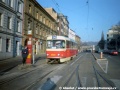 Vůz T3 ev.č.6620 v zastávce Ženské domovy ve směru z centra, v popředí vyhybky křižovatky Radlická - Za Ženskými domovy. Vozovna Žižkov vypravovala v roce 1997 ještě několik vozů typu T3 se starou kabinkou běžně jako čelní nebo sólo | 20.11.1997