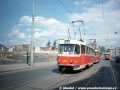 O několik metrů dál směrem do Košíř se otevřely cestujícím přes prostor zbořeniště továrny do té doby neznámé výhledy. Vedle bývalé továrny ČKD byl vyfotografován poblíž zastávky Anděl její více než 30 let starý výrobek - souprava vozů T3 ev.č.6639+6676 na mojí oblíbené lince 34 | 27.5.1998