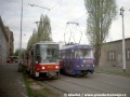 Z důvodu výluky trati v Koněvově ulici byly linky 9 a 16 ukončeny na Vápence. Tak se zde na mohly setkat soupravy T6A5 ev.č.8641+8642 a T3SUCS ev.č.7272+7273 | 16.4.1998