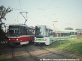 Vůz RT6N1 ev.č.9102 je zachycen ve společnosti soupravy vozů T6A5 ev.č.8645+8646 na lince 7 ve smyčce Černokostelecká. Z důvodu výluky na trati k Ústředním dílnám DP zde na konci srpna 1997 končily obě linky | 25.8.1997
