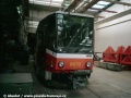 Tramvaje typu T6A5 se v roce 1998 vyskytovaly v dílnách zatím pouze na mimořádných opravách po nehodách. Stejně to bylo i u vozu ev.č.8670, kde bylo při opravě osazeno černé gumové těsnění u čelních světel, odlišné od výrobního provedení. | 7.7.1998