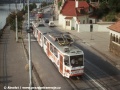 Na stejném místě, před vjezdem do Vyšehradského tunelu, byla zachycena i tramvaj KT8D5 ev.č.9019 na lince 3 v celovozovém reklamním nátěru firmy OBI | 27.8.1997