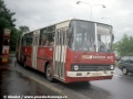 Další ikarusovou linkou byla linka 182. Na odjezdu ze zastávky Michelský les byl vyfotografován autobus ev.č.4421. | 8.7.1998
