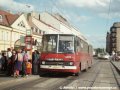 Výluková činnost vyvolaná výstavbou tunelů Mrázovka a mostu přes Plzeňskou ulici vyhnala v létě roku 1997 autobusy do tramvajových zastávek. Autobus ev.č.4482 byl vyfotografován v zastávce Anděl na Nádražní ulici | 1.7.1997