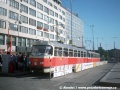 Brno bylo v roce 1997 posledním městem, kde byly provozovány tramvaje typu T3 z prvních sérií se zachovaným původním provedením bočních oken s úzkou větračkou. Na snímku je tento typ oken patrný na soupravě vozů ev.č.1500+1510 na lince 1 u hlavního nádraží | 20.9.1997