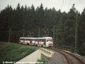 Most u zastávky Zelené údolí je na Jablonecké trati vděčným šotomotivem. Navíc v roce 1997 byl čerstvě opravený. Na snímku stále stejná souprava T2R ev.č.22+23 | 23.8.1997