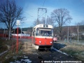 Linkou 5 se přesuneme do Vratislavic nad Nisou. Ve výstupní zastávce smyčky Vratislavice, výhybna byl vyfotografován vůz T3 ev.č.43 na lince 5. Vůz je ještě v červenokrémovém nátěru, ale novou dobu již signalizuje nové logo dopravce i evidenční číslo na horní straně čela | 11.3.1998