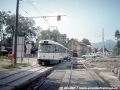 Ze zastávky Kubelíkova jede do centra souprava T3m ev.č.61+62. Vpravo budoucí kolej ve směru z centra a rozjezdová výhybka vratného trojúhelníku. | 18.8.1998