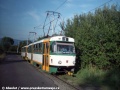 Ve směru od Spáleniště do Horního Hanychova jede souprava vozů T3m ev.č.61+62 ve Staré Ještědské ulici. | 18.8.1998