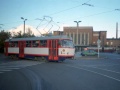 V Olomouci začneme hezky postupně, u hlavního nádraží. Na novou trať najíždí vůz ev.č.179 na lince 7 | 27.10.1997