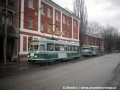 Vozy T2 ev.č.627 a 660 projíždějí Porážkovou ulicí po trati, která je přežila o téměř 13 let | 14.2.1998