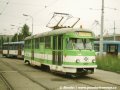 Zato čistící tramvaj typu T2 ev.č.8207 již v Ostravě nepotkáme. Fotograf ji zachytil v areálnu dílen DPO v Martinově | 1.6.1997