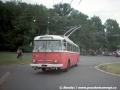 Třetí snímek trolejbusu 9TrHT28 ev.č.11 na lince 13 na smyčce Panoráma, vlevo skupinka fotografů | 30.8.1997