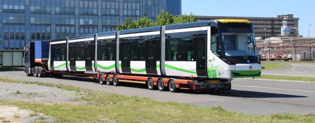 K odvozu připravená tramvaj Škoda 26T ForCity Classic ev.č.607 pro město Miskolc. | 7.6.2014