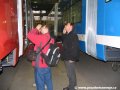 Oku fotožurnalisty nesmí nikdy nic utéci! Zde zachytil šéfredaktora Pražských tramvají v doprovodu Ing. Pavla Taranta, který mu sděluje perličky ze zákulisí výroby tramvají v plzeňské Škodě Transportation. Právě vzniká následující fotografie horního spoje článků vozu 14T | 28.11.2006