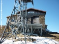 Takřka polovinu dní v roce nalezli turisté vrata horní stanice na Sněžce uzavřená. Lanovka v horním úseku byla mimo provozu díky vysoké rychlosti větru na Sněžce... | 28.4.2012