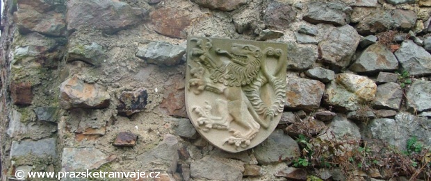 Lev na štítě ve zdi hradu Točník | 28.10.2008