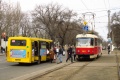 Setkání typických ukrajinských dopravních prostředků v Oděse. Vlevo maršrutka (minibus se smluvním jízdným placeným přímo řidiči) a vpravo tramvaj, konkrétně T3SUCS #7061 původem z Prahy. | 9.4.2013