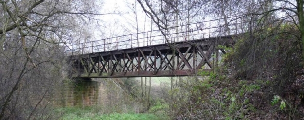 Ocelový most přes Mladotický potok.