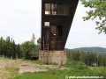 Opuštěný a chátrající skokanský můstek K88 na Zadově v lyžařském areálu Kobyla. | 21.5.2012