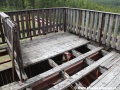 Někdejší vyhlídková plošina se ztrouchnivělou a shnilou podlahou na vrcholu můstku K88. | 21.5.2012
