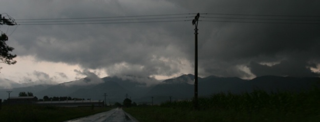 Cestou na vysokohorskou trať se začaly naší návštěvě bránit všechny živly. Smráklo se, spustil se lijavec a byla tma jak ve sklepě... | 6.8.2010