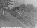 Motorová lokomotiva T 47.008 na frýdlantském nádraží ještě s českým lvem na čele | červen 1970