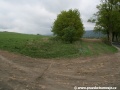 Výsledkem nezměrného úsilí je objevená kolejnice Heřmaničky na přejezdu polní cesty | 23.4.2009