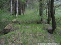 Další z větších propustků Heřmaničky se ukrývá nad potokem v lesním šeru | 23.4.2009