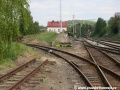 Úzkorozchodná kolej před třiceti lety odbočila vlevo do míst, kam dnes míří normálněrozchodná kolej a vláček přivezl své cestující na oddělené nádraží Úzkorozchodné dráhy. | 5.5.2011