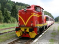 Lokomotiva T426.001 v čele zvláštního vlaku složeného z vozů 29-29 309+29-29 327-5+Balm Bistro+820.056-0 na kořenovském nádraží. | 10.9.2011