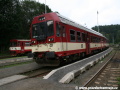 Osobní vlak složený z motorového vozu 843.005-0 a řídícího vozu 80-20 005-9 v Tanvaldu. | 10.9.2011