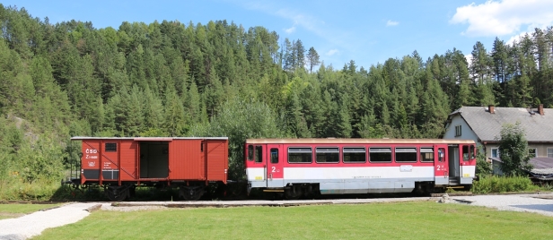 Ve stopě původní úzkorozchodné Korytničky je zachovaná 3 kilometry dlouhá trať standardního rozchodu, využívaná jako vlečka. Od roku 2018 je po jejích kolejích z Ružomberoku do stanice Zápalkáreň provozován vláček Korýtko. V roce 2020 byl obsazen motorovým vozem 811 016-9 a nákladní vůz ČSD Z 1-64011, který byl vyrobený továrnou Ganz v Budapešti v roce 1909. | 2.8.2020