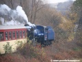 Parní lokomotiva U57.001 supí v čele zvláštního vlaku mířícího do Liptaně. | 5.11.2011