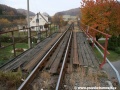 Ocelový most o třech polích, kterým Osoblažka v Třemešné ve Slezsku překračuje dvě vozovky a potok Mušlov. | 5.11.2011