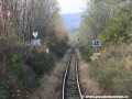 Koleje Osoblažky doprovází spousta návěstí pro strojvedoucí, od omezení rychlosti na 40 km/h po informaci o klesání kolejí v následujícím úseku dlouhém 468 metrů o 30‰. | 5.11.2011