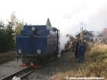 Zvláštní vlak v čele s parní lokomotivou U57.001 čeká ve stanici Liptaň na vykřižování s osobním vlakem. | 5.11.2011