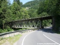 Jeden z impozantních ocelových mostů převádějících železniční koleje na trati č.042 přes silnici a chladné vody řeky Jizery | 27.7.2008