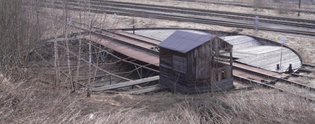 Opuštěná a rozpadající se točna u tzv. saské výtopny nádraží Vejprty. | 23.3.2011