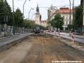 Snesené velkoplošné panely BKV a odfrézované podkladní vrstvy tramvajové tratě na Smetanově nábřeží u Národního divadla. | 8.7.2011