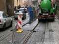 V Křížovnické ulici je zmatek nad zmatek, kolej z centra, skrývající se za ohradou je již bez kolejnic, auta jezdí protisměrem...  | 8.7.2011