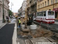 Práce na spodku tramvajové tratě v Křížovnické ulici u zastávky Staroměstská. | 8.7.2011
