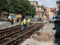 Zřizování tramvajové tratě systémem w-tram do připraveného spodku obloženého antivibračními rohožemi a zpevněného kari sítí. | 16.7.2011