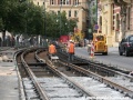 Práce na zřizování kolejí se nyní přesunuly zejména do oblouku u zastávky Karlovy lázně. | 24.7.2011