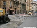 U vyústění Veleslavínovy ulice zůstávají původní velkoplošné panely BKV zatím pro umožnění přejezdu automobilů z jedné strany vozovky na druhou. | 24.7.2011