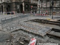 Součástí rekonstrukce tramvajové tratě je také oprava nejzatíženějšího vrcholu křižovatky Staroměstská od Národní divadla. | 24.7.2011